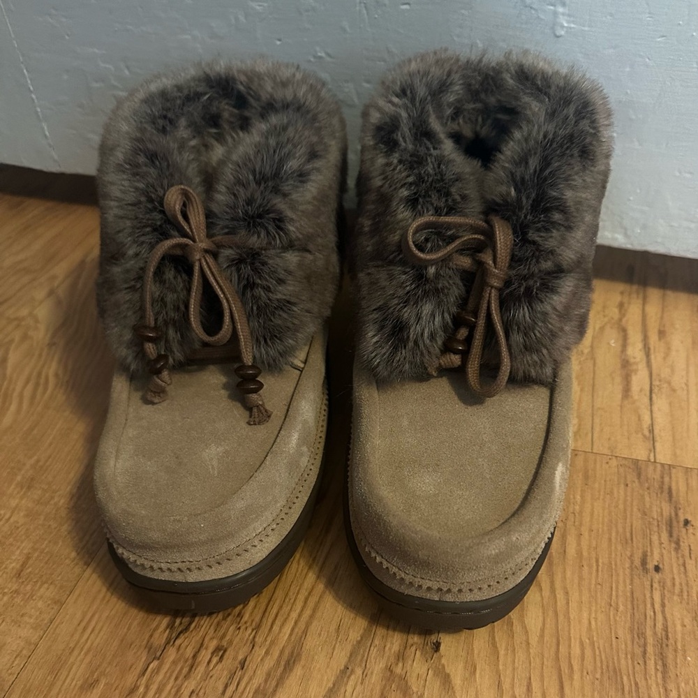 Cozy Brown Ankle Boots with Faux Fur Trim